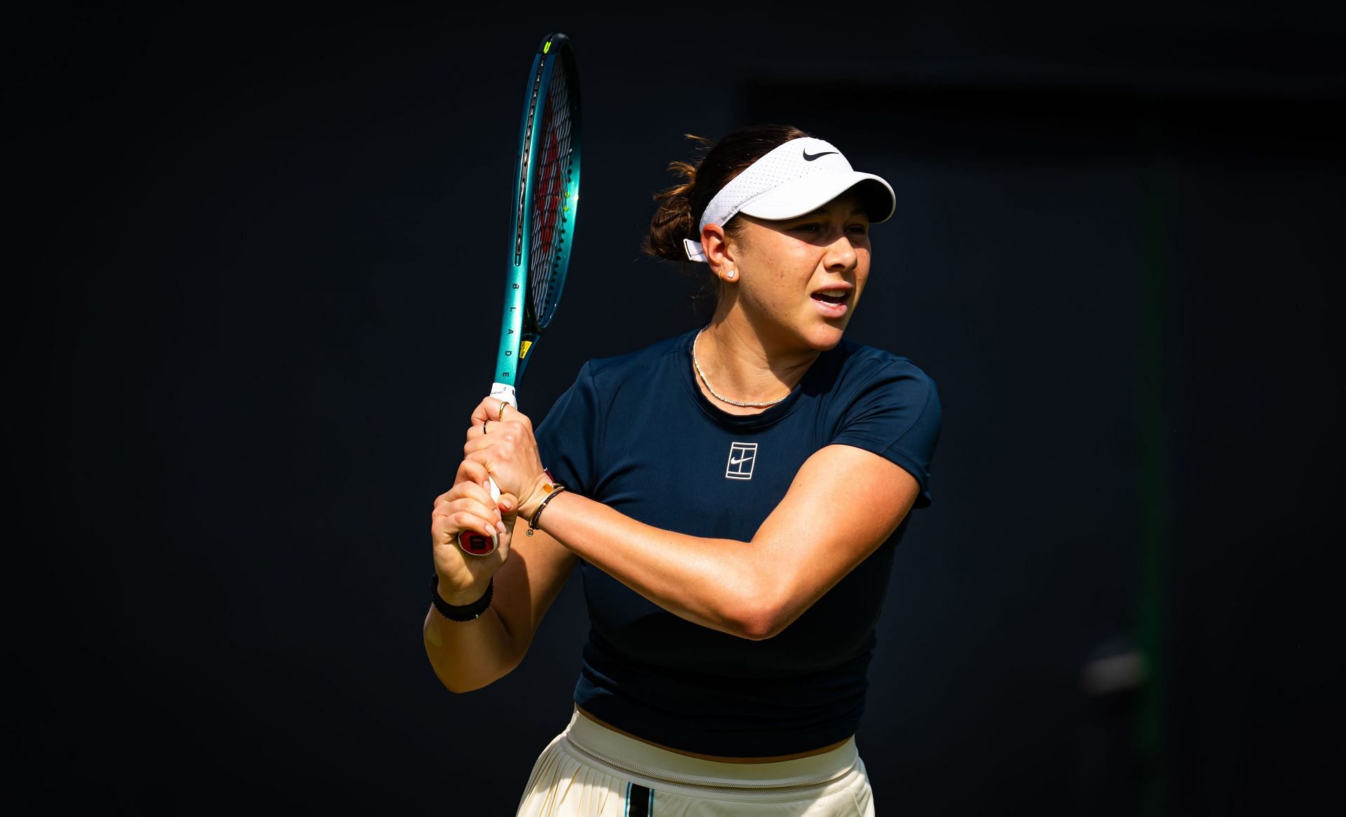 Queen's Club runner-up Anisimova hits a backhand | Image Source: Getty